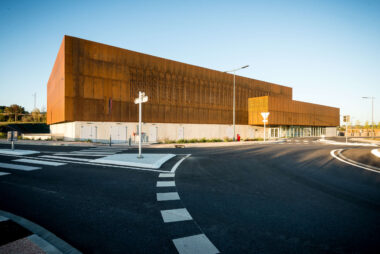 Construction du gymnase de l'Isle Jourdain dans le Gers Crédit : Stéphane Brugidou